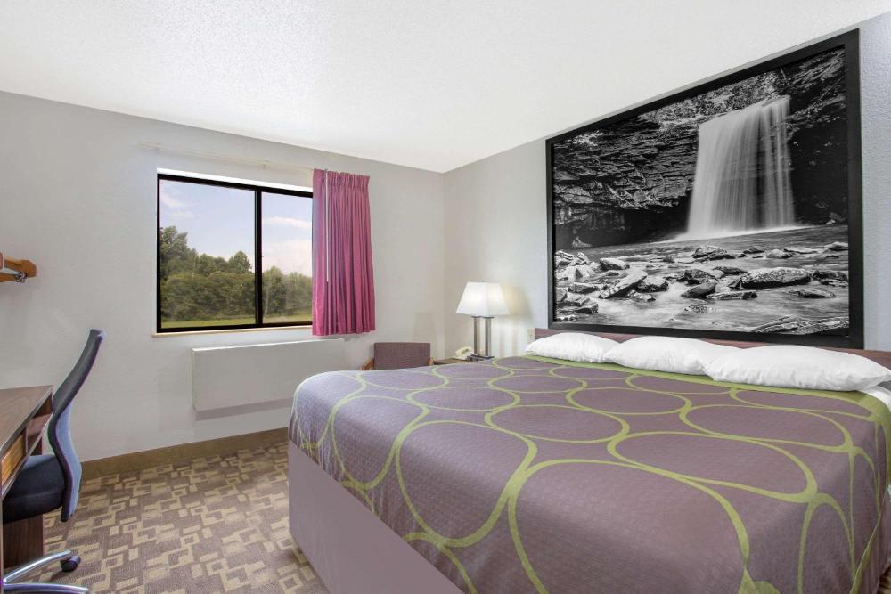 King Room - Non-Smoking interior